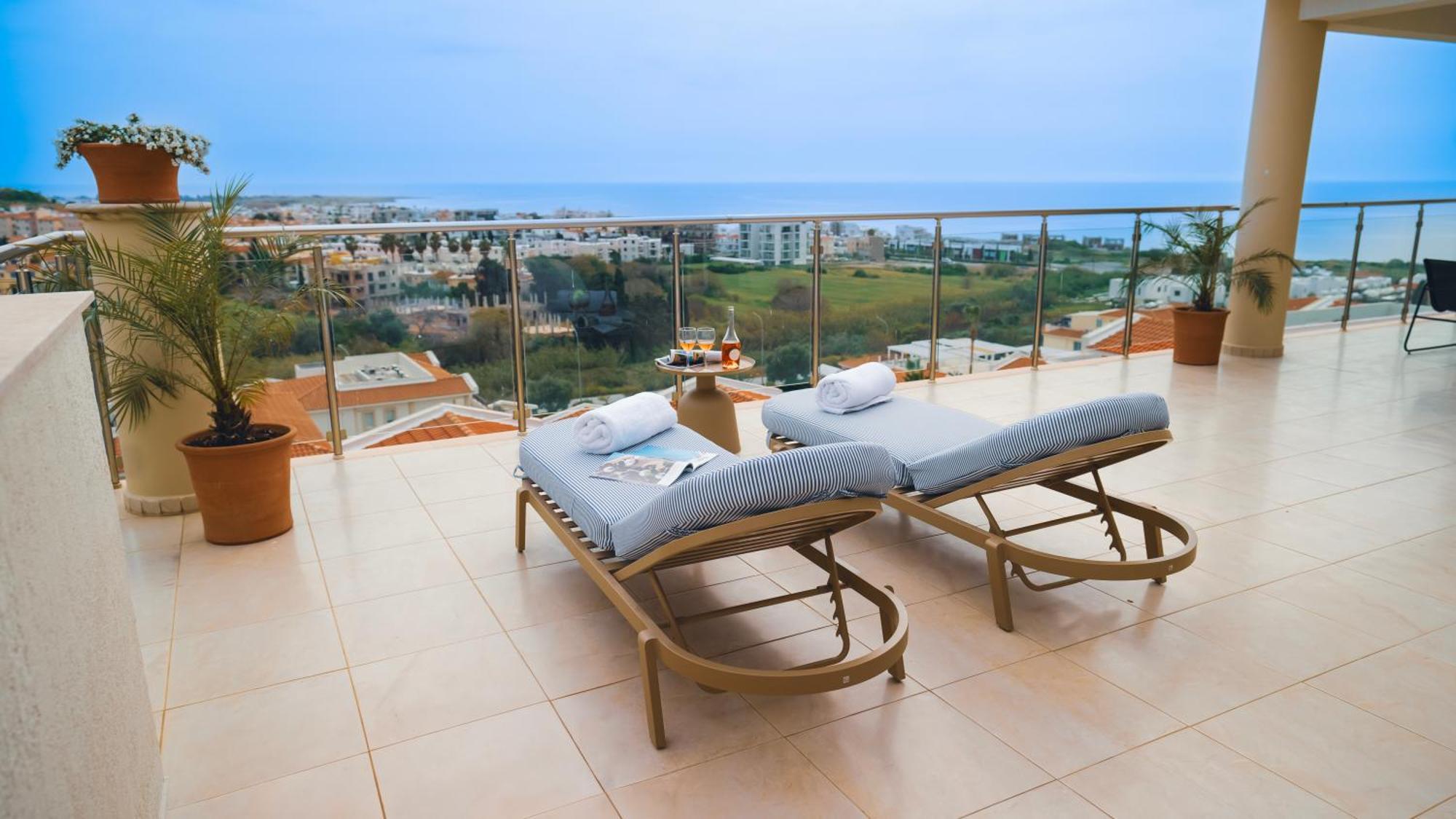 מלון Paphos Wellclub - Wellness Family Experience - Seaview מראה חיצוני תמונה