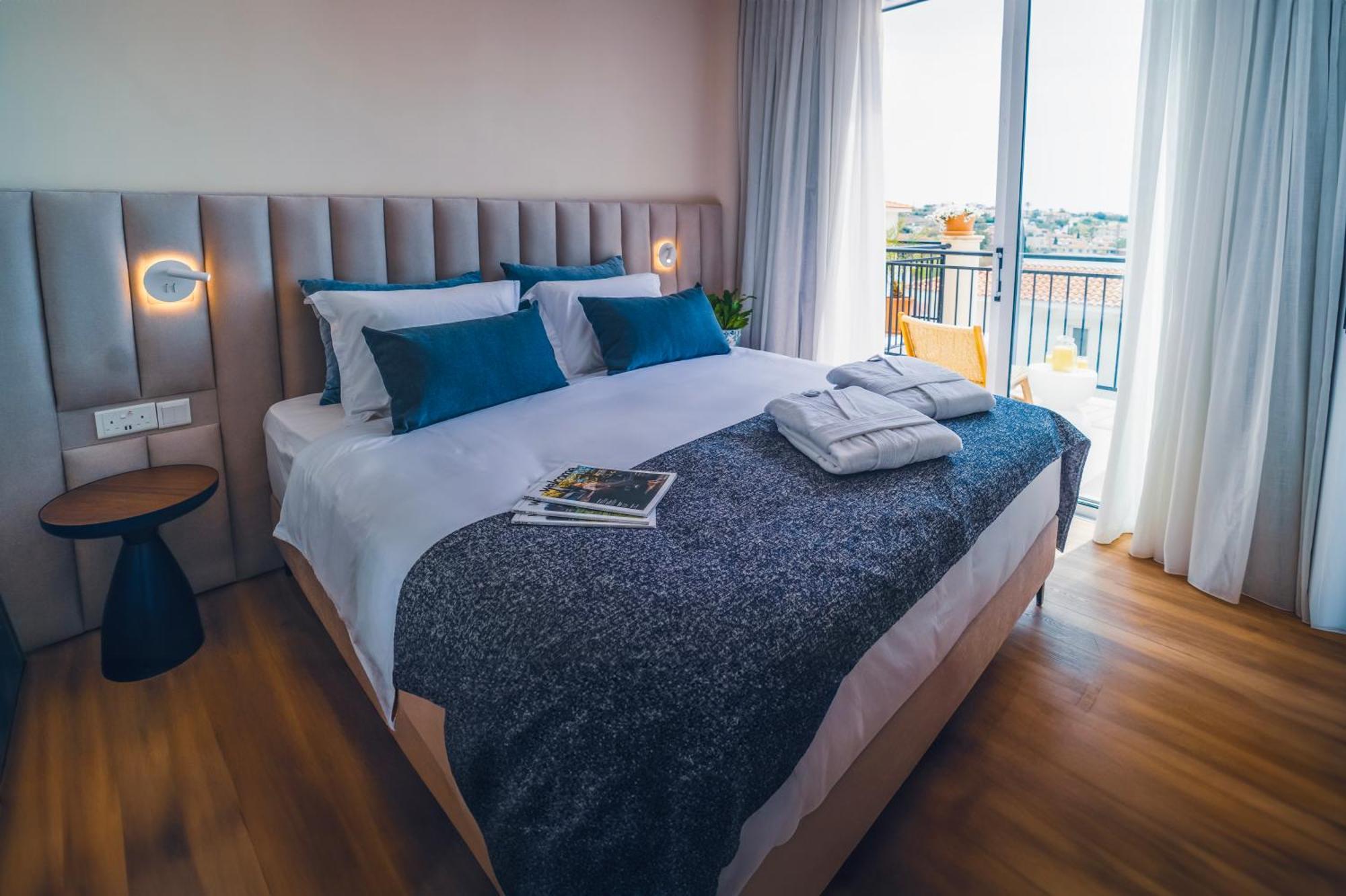 מלון Paphos Wellclub - Wellness Family Experience - Seaview מראה חיצוני תמונה