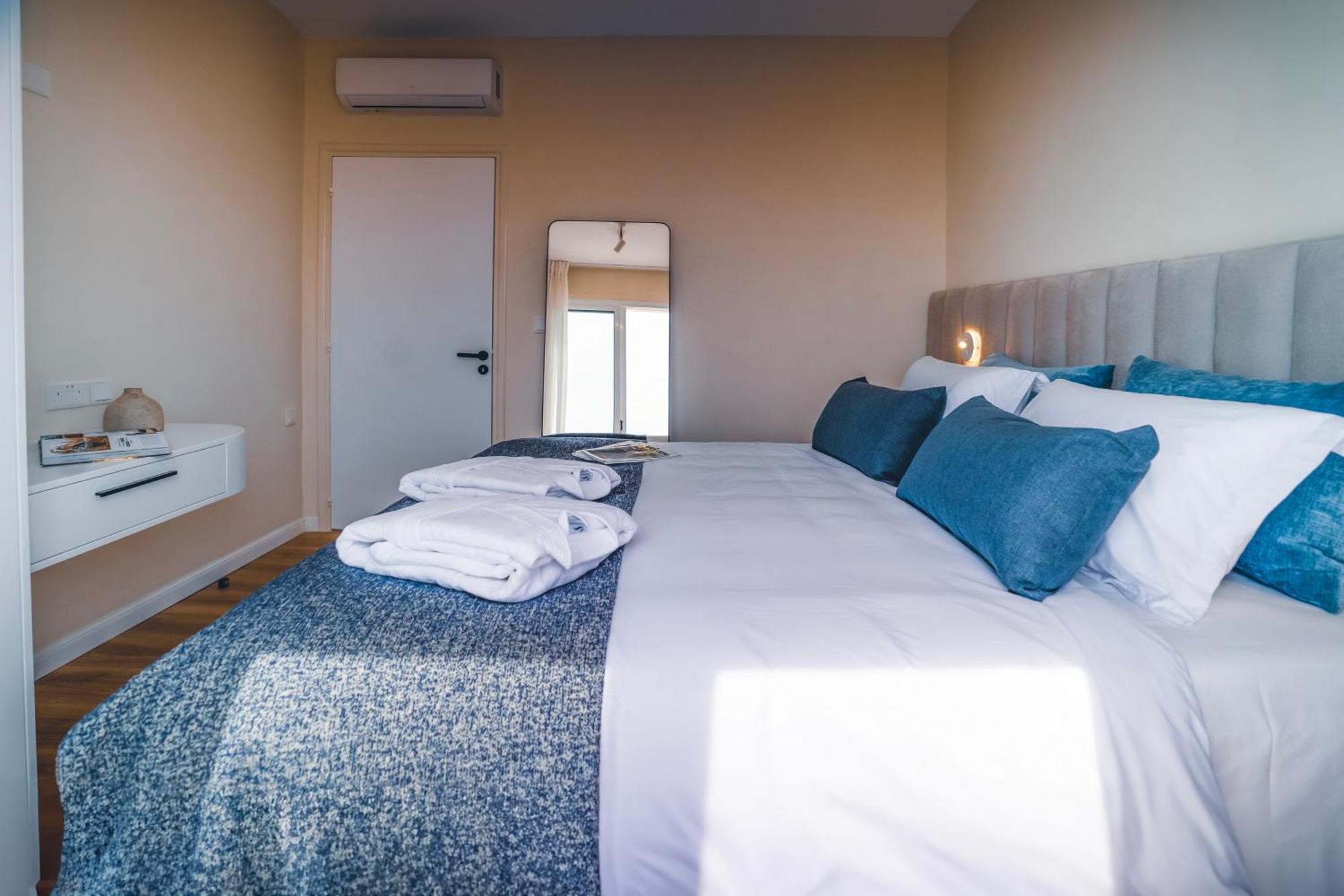 מלון Paphos Wellclub - Wellness Family Experience - Seaview מראה חיצוני תמונה