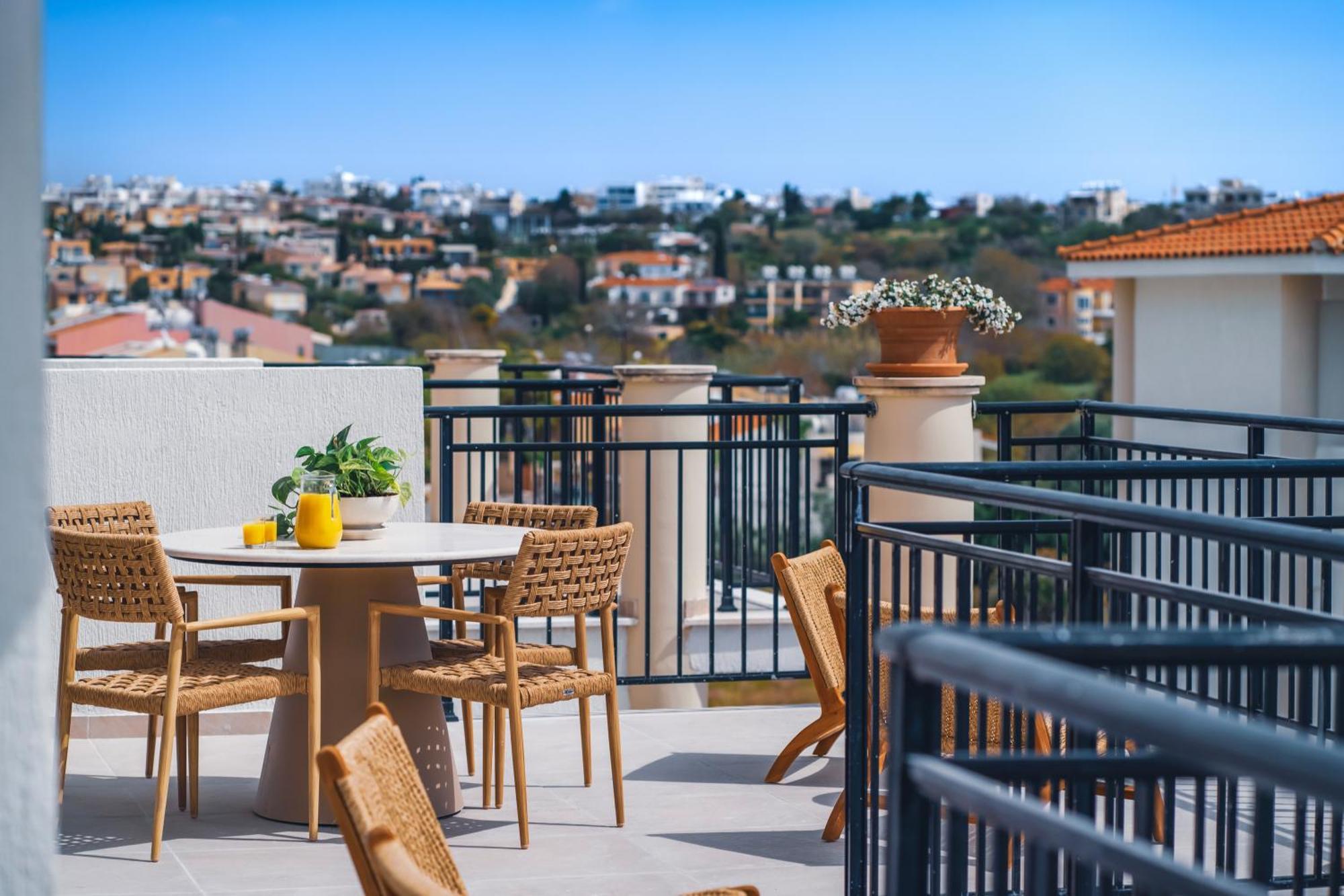 מלון Paphos Wellclub - Wellness Family Experience - Seaview מראה חיצוני תמונה