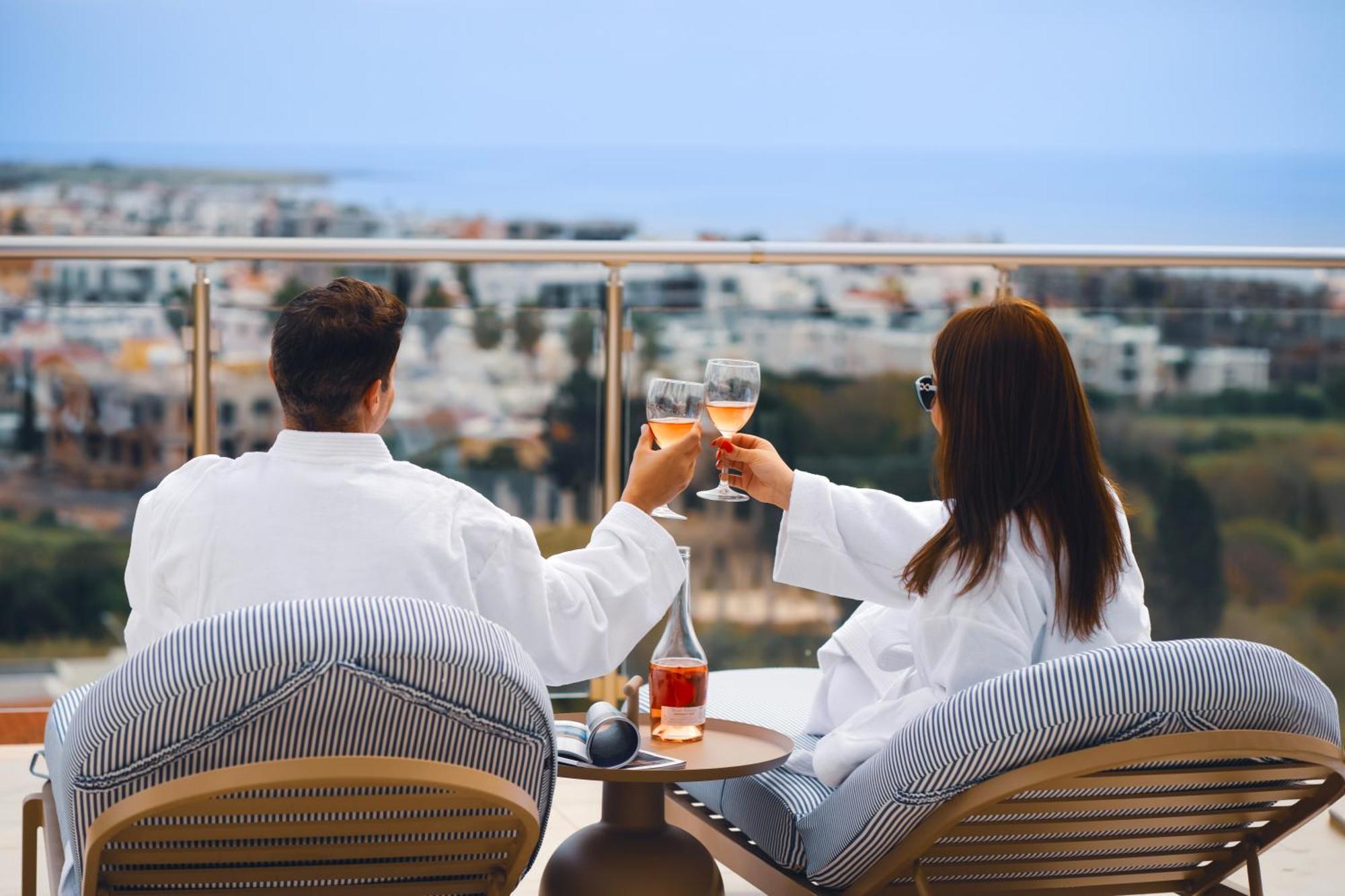 מלון Paphos Wellclub - Wellness Family Experience - Seaview מראה חיצוני תמונה