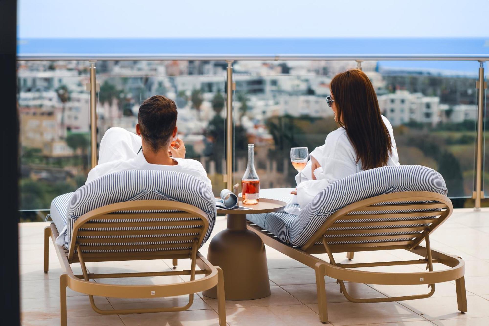 מלון Paphos Wellclub - Wellness Family Experience - Seaview מראה חיצוני תמונה