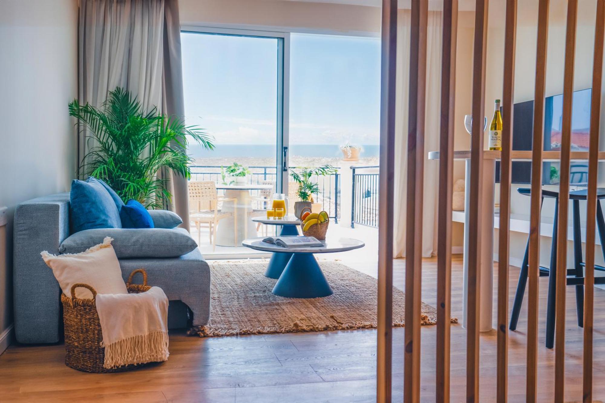 מלון Paphos Wellclub - Wellness Family Experience - Seaview מראה חיצוני תמונה