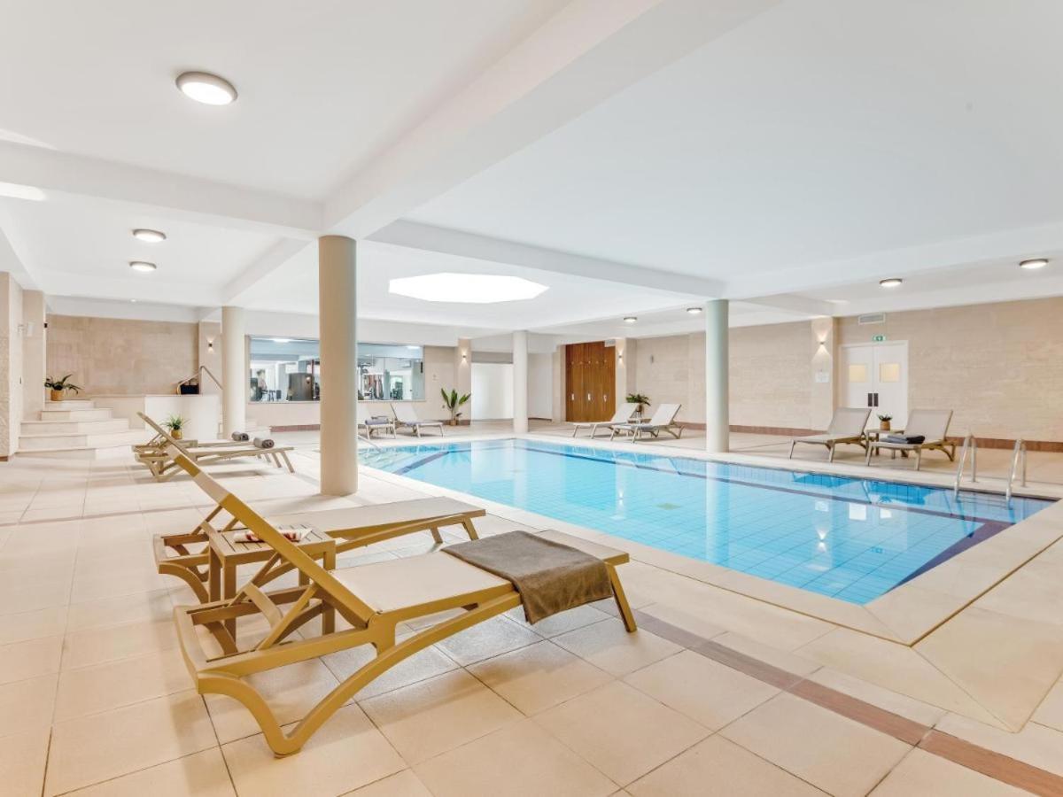 מלון Paphos Wellclub - Wellness Family Experience - Seaview מראה חיצוני תמונה