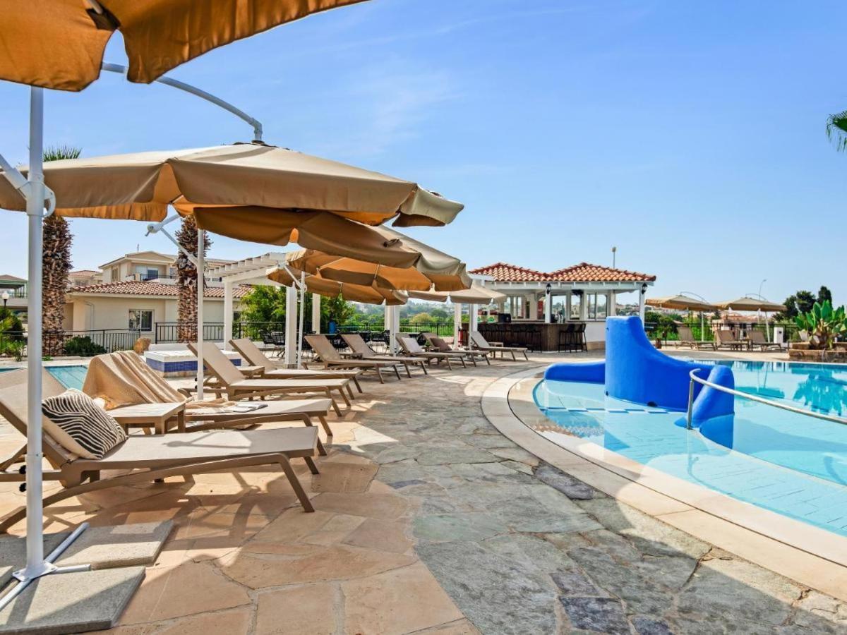 מלון Paphos Wellclub - Wellness Family Experience - Seaview מראה חיצוני תמונה